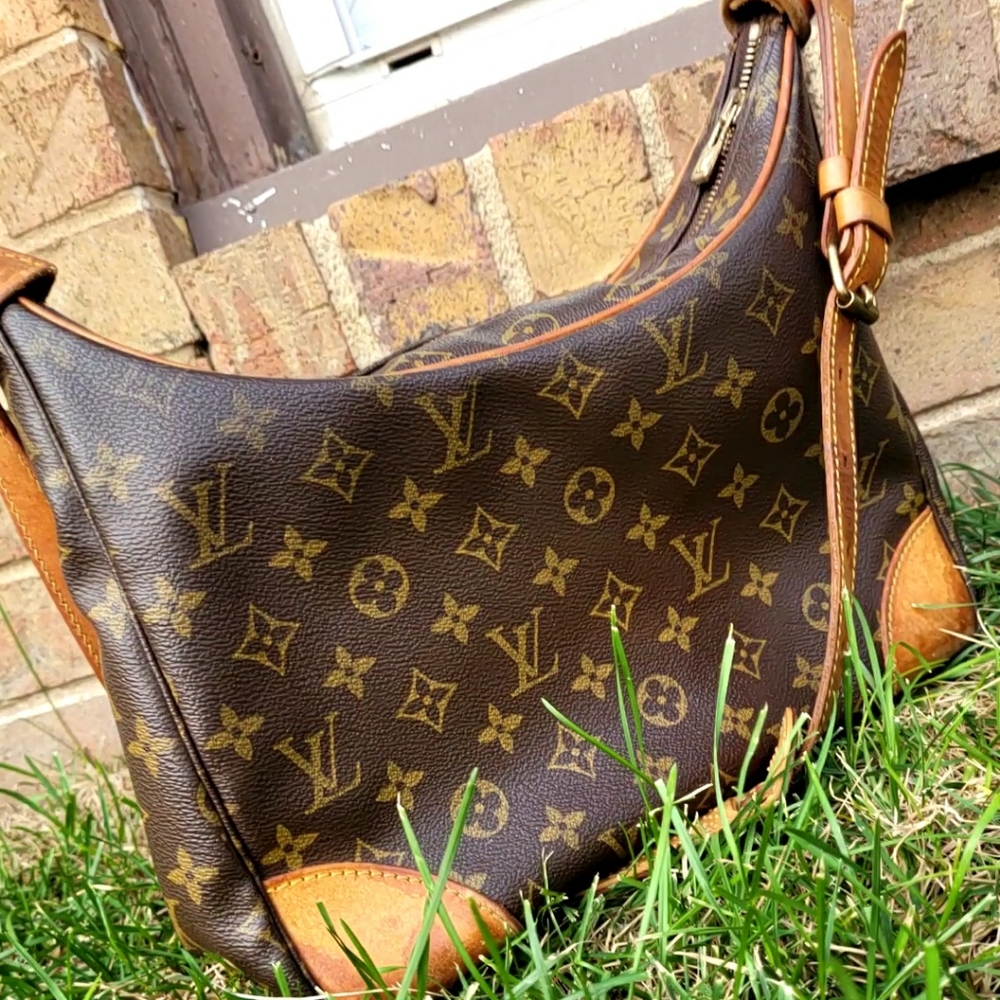 Louis Vuitton Boulgne 30 Shoulder Bag